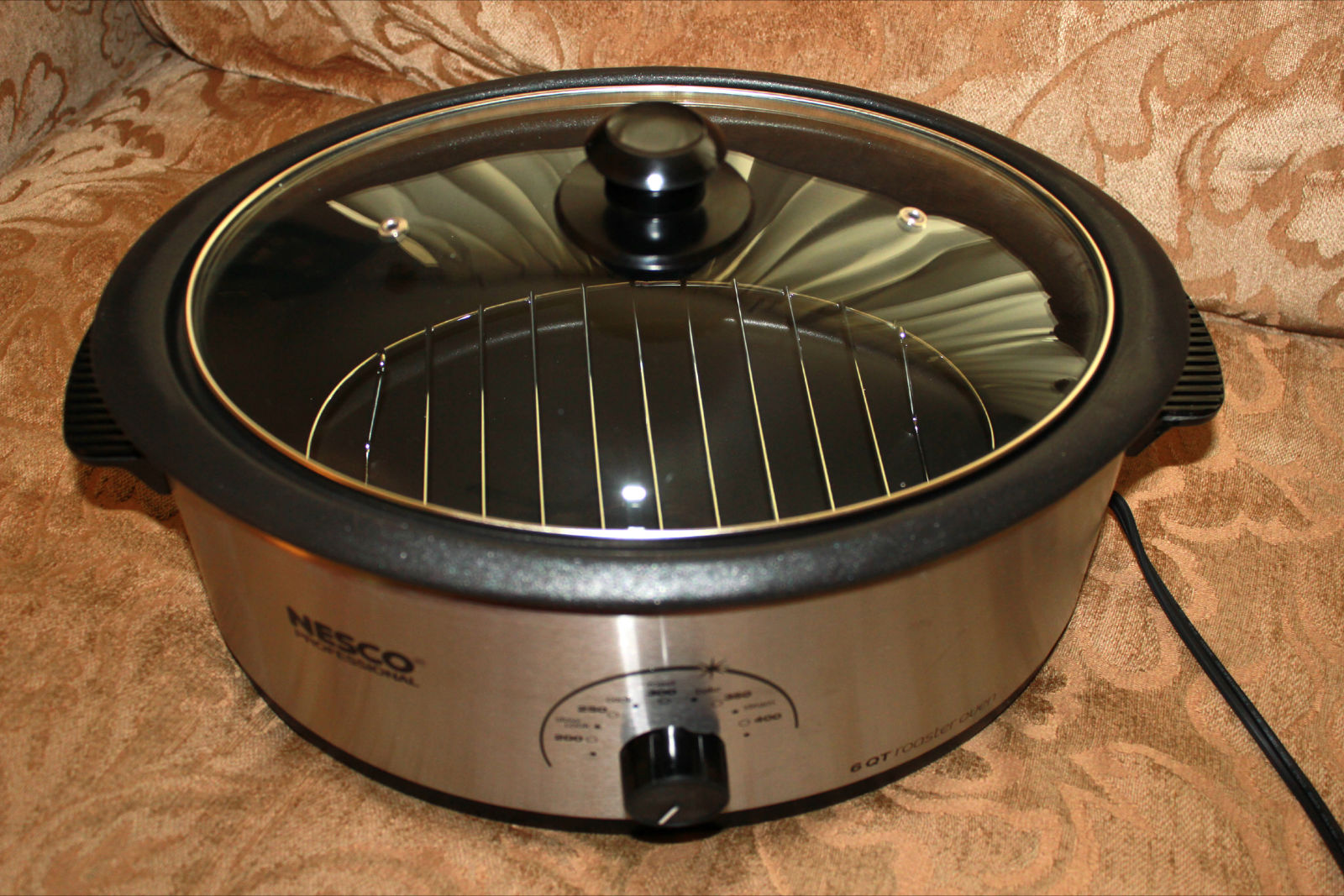 Best Slow Cooker — A Review and Comparison | NESCO Roaster Oven vs Rival Crock Pot