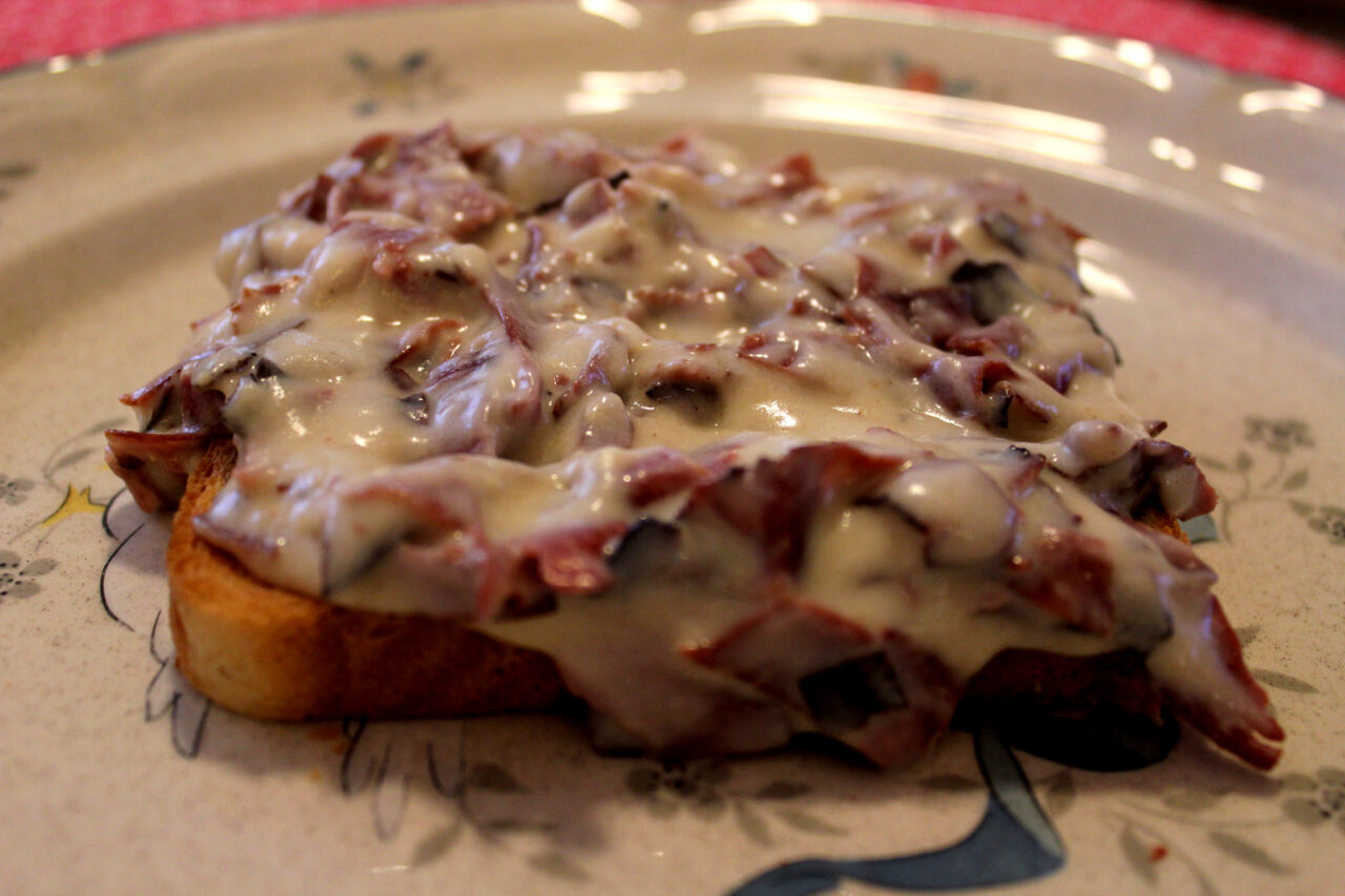 Creamed chipped beef on toast